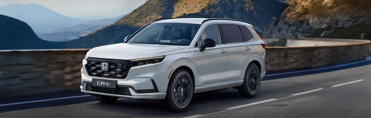 fehér cr-v phev az úton